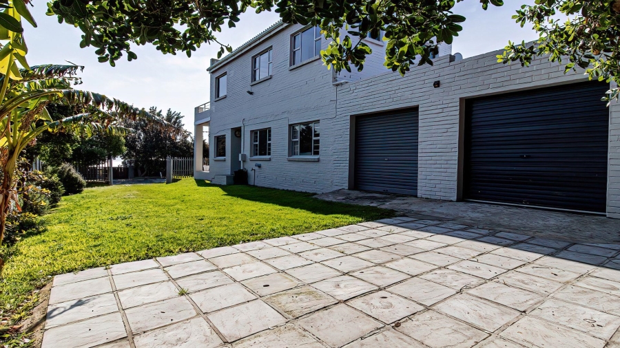 4 Bedroom Property for Sale in De Kelders Western Cape